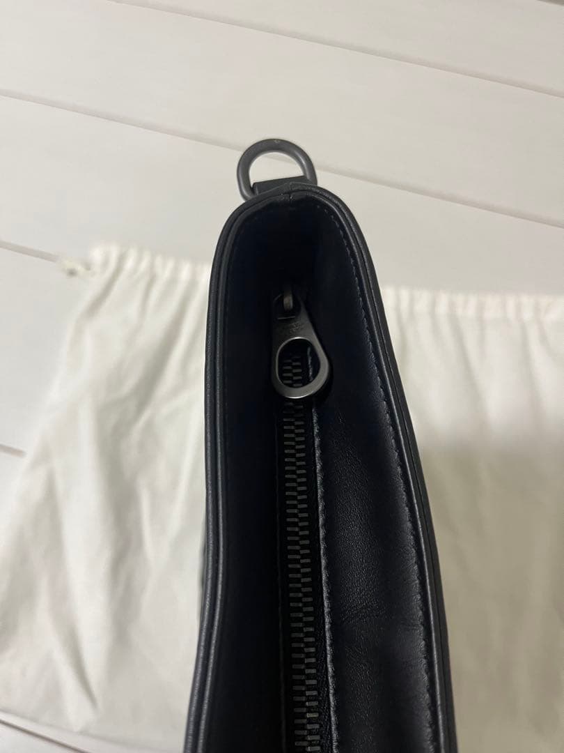 ボッテガヴェネタ編み込みレザーメッセンジャーバッグ