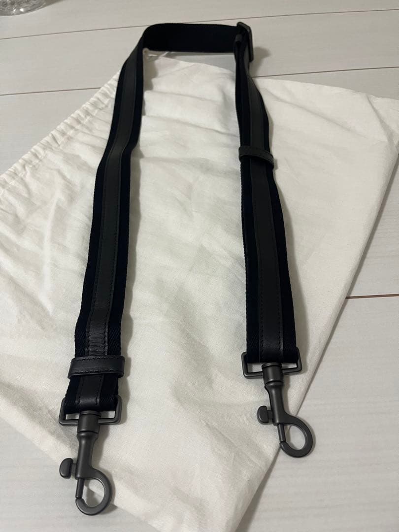 ボッテガヴェネタ編み込みレザーメッセンジャーバッグ