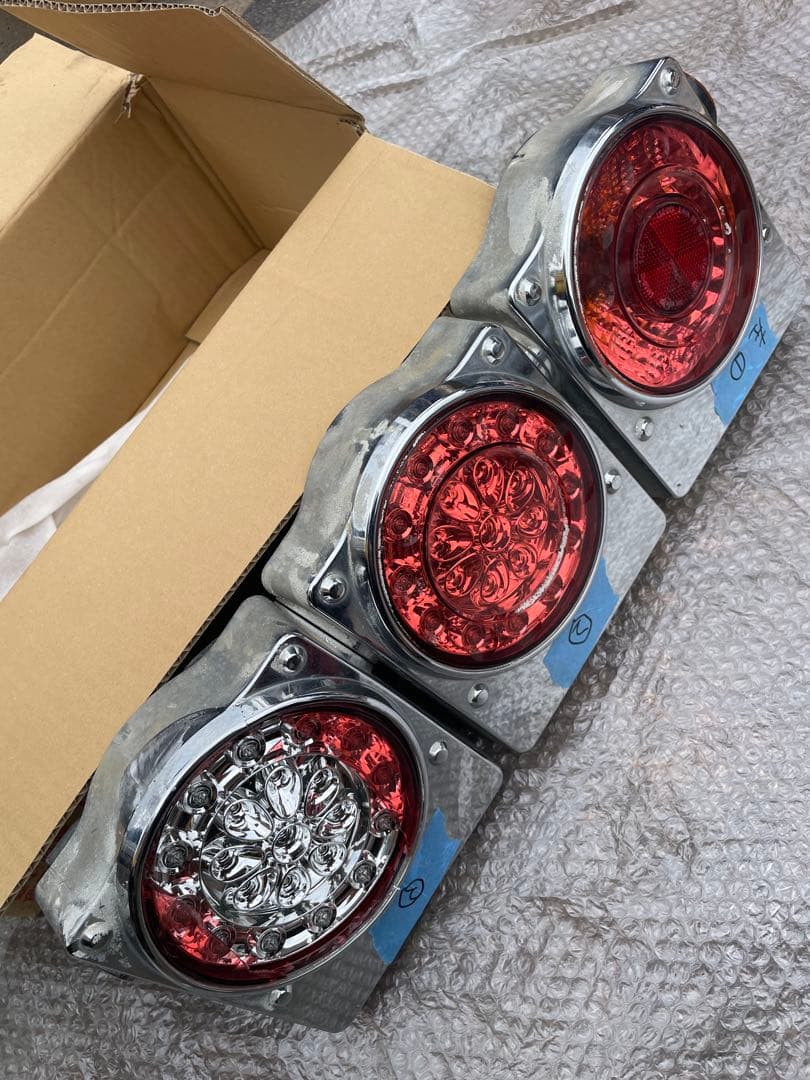 3連　丸テールランプ