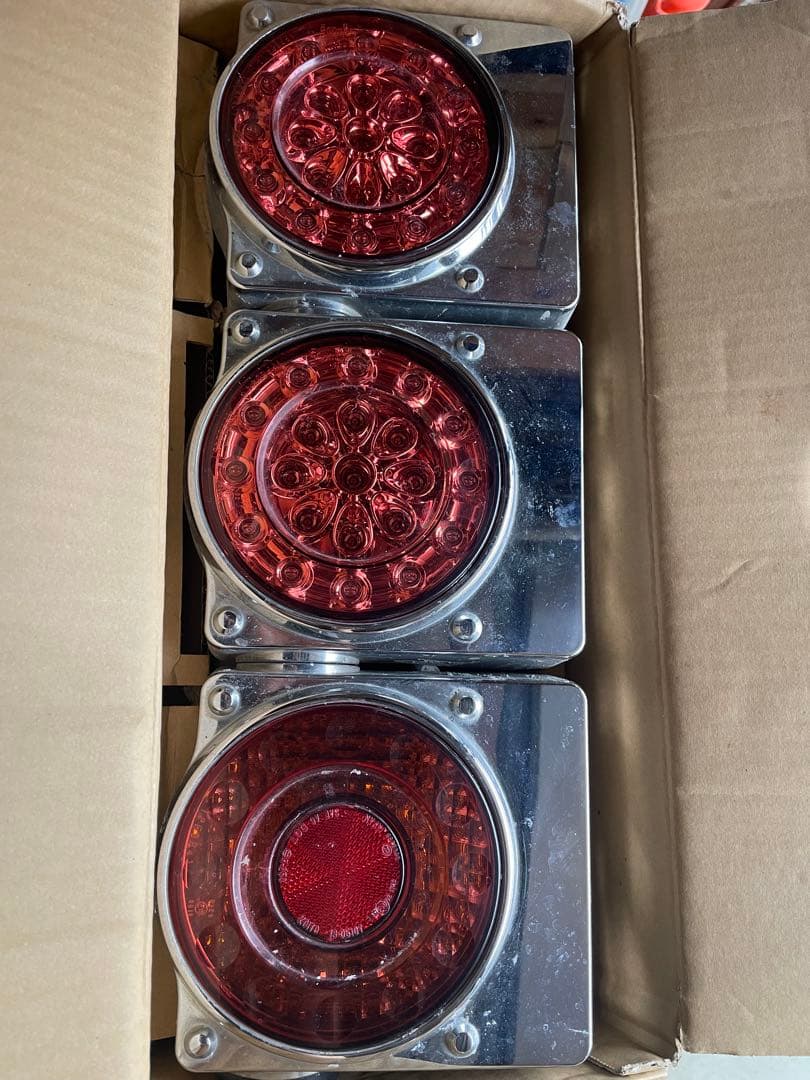 3連　丸テールランプ