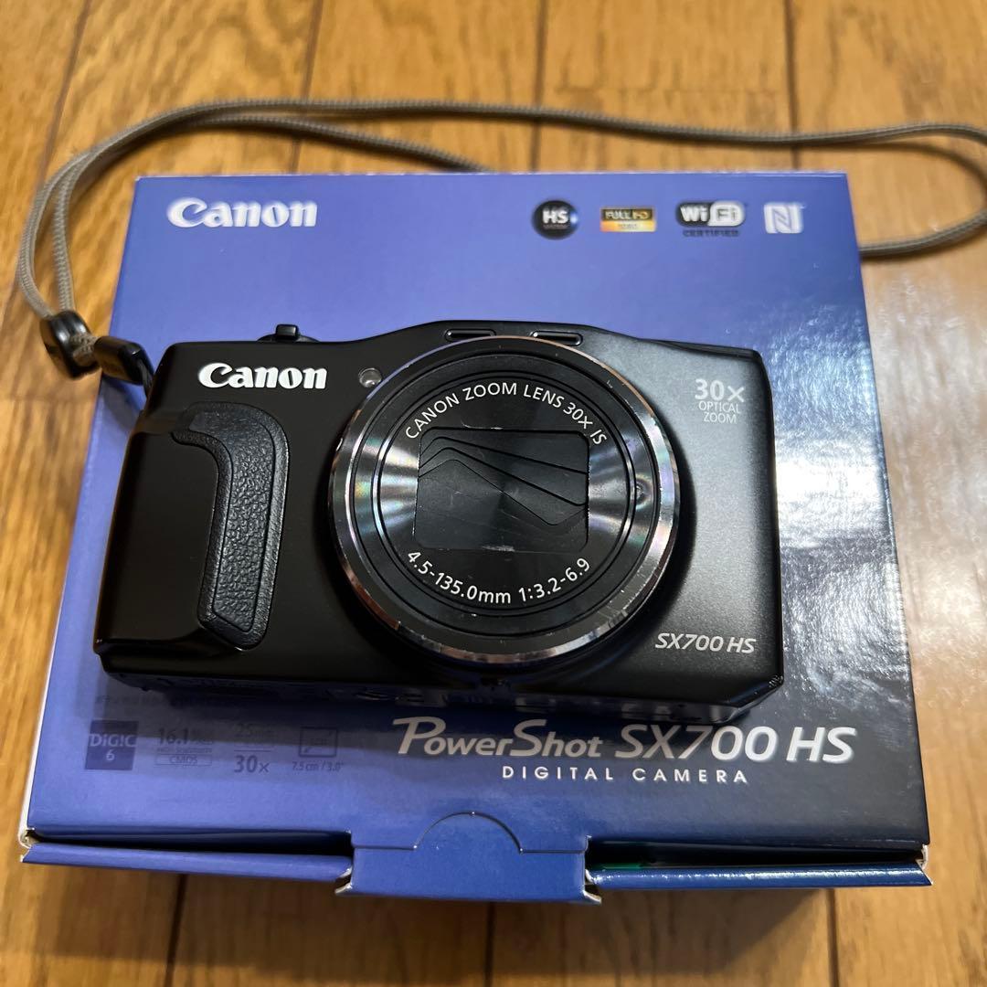 Canon PowerShot SX700 HS 本体と充電器