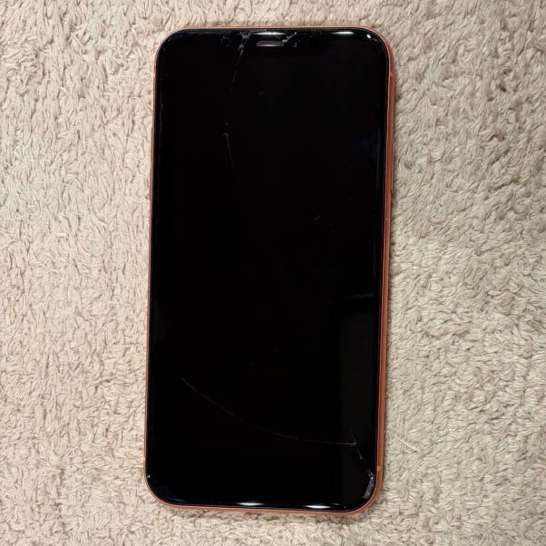 コーラル サーモンピンク iPhone XR ひび割れあり 本体