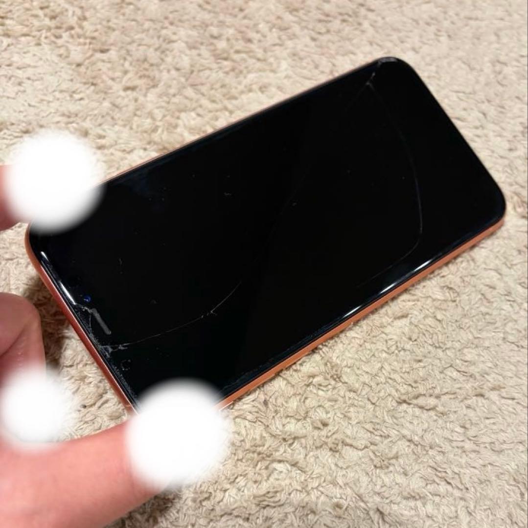 コーラル サーモンピンク iPhone XR ひび割れあり 本体