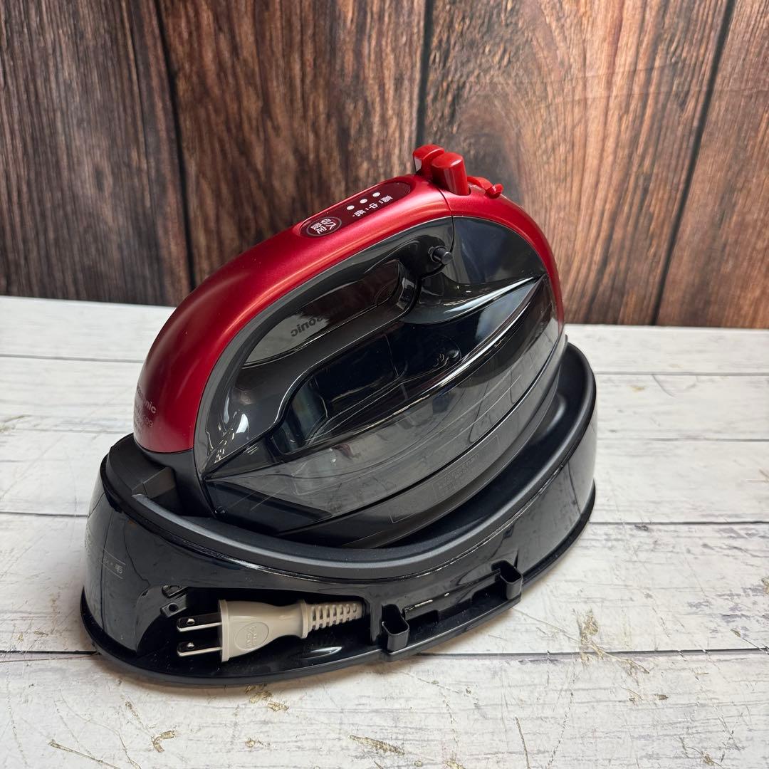 新品 Panasonic NI-WL609 コードレス スチームアイロン 24年