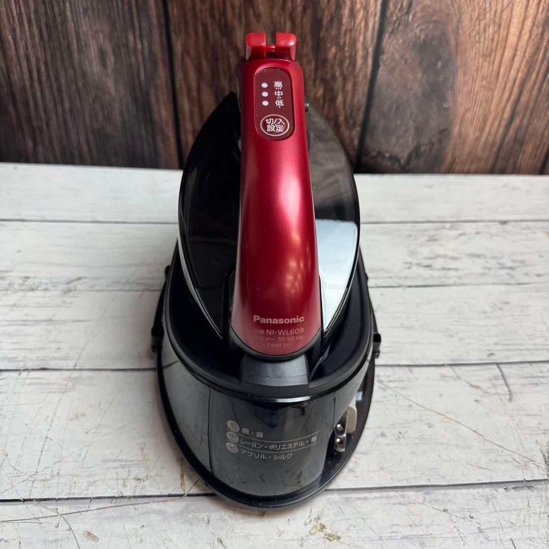新品 Panasonic NI-WL609 コードレス スチームアイロン 24年