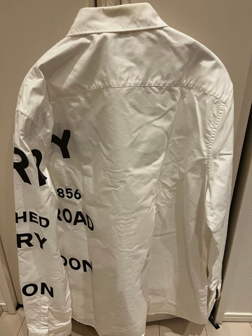 BURBERRY ロゴ入り ホワイトシャツ