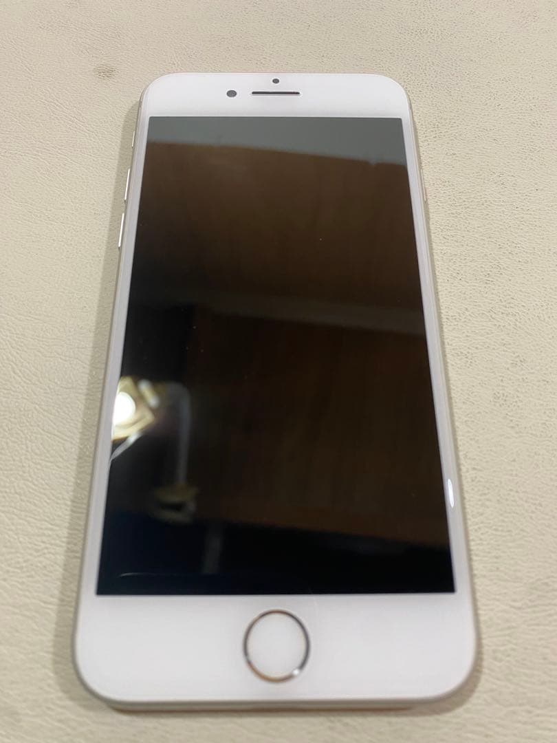 iPhone8 シルバー　SIMロックなし