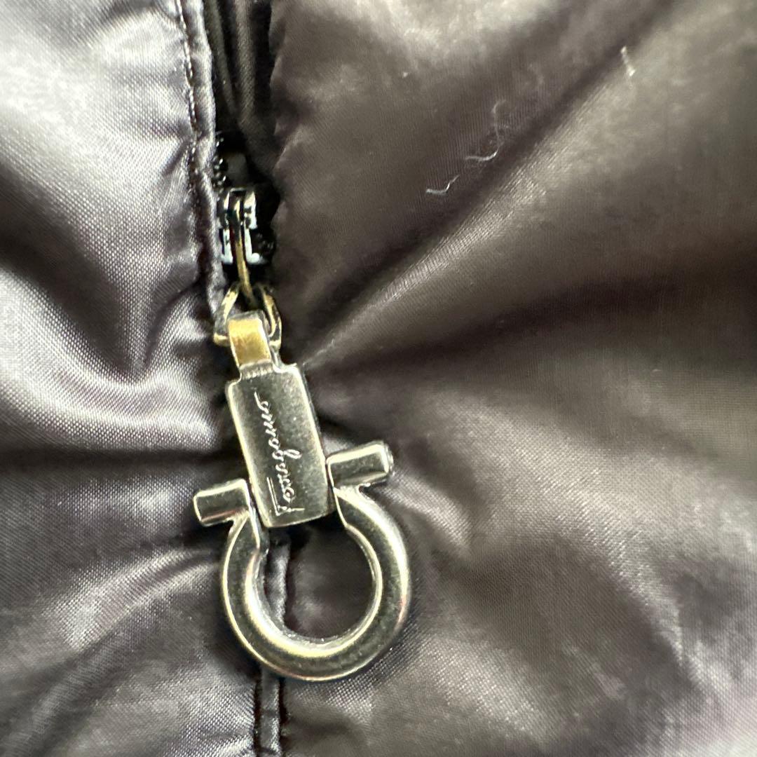 Salvatore Ferragamo ブラックダウンジャケット 42