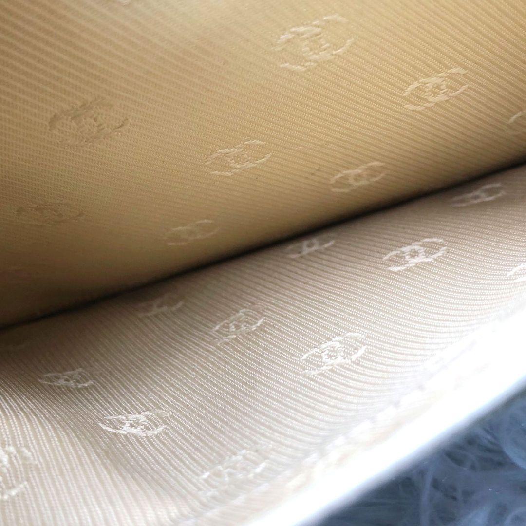 シャネル　CHANEL　ココマーク　レザー　メンズ　長財布　白　ビンテージ