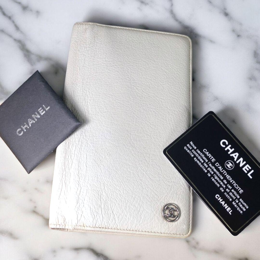 シャネル　CHANEL　ココマーク　レザー　メンズ　長財布　白　ビンテージ