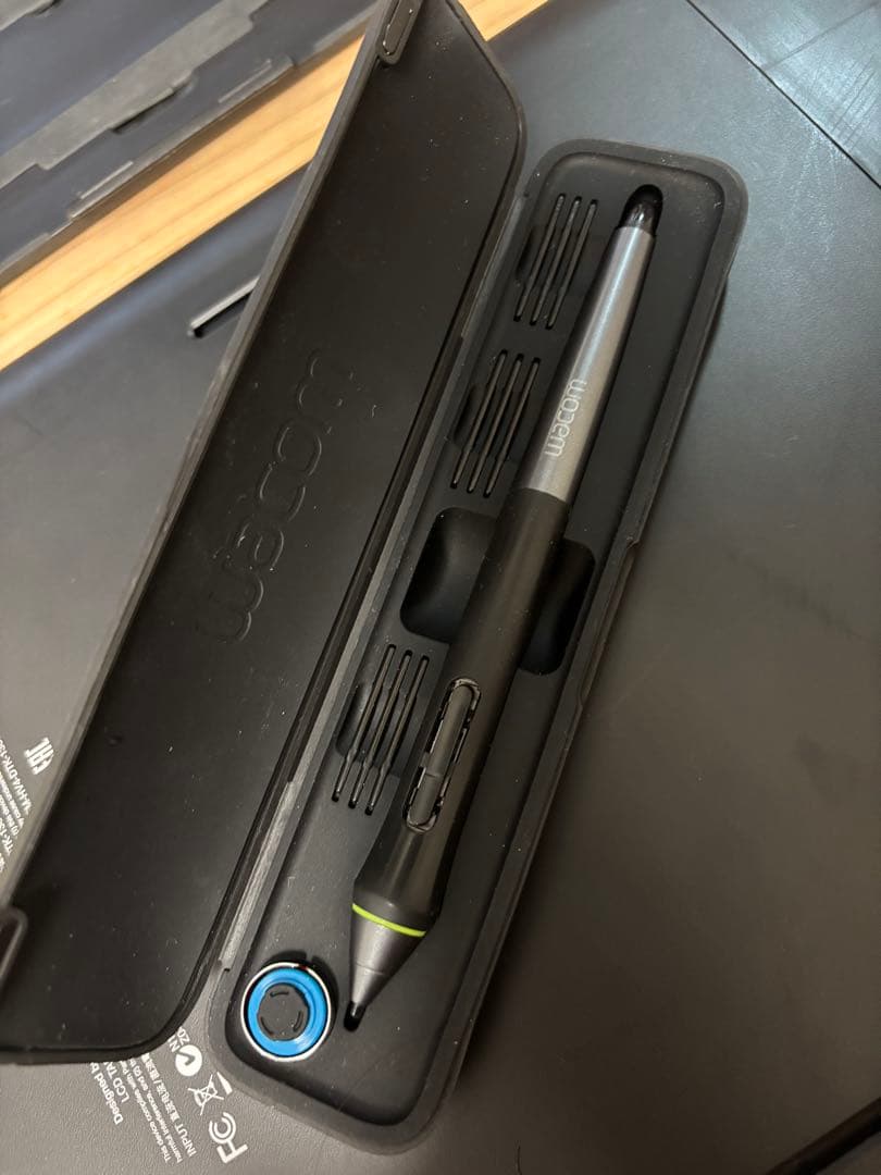 wacom Cintiq 13HD DTK-1300液晶ペンタブレット