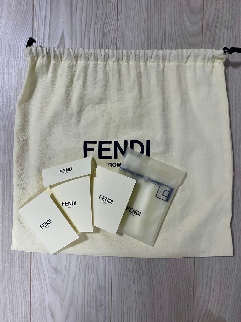 定価57.7万円 フェンディ ピーカブー ISeeU スモール　レザーバッグ