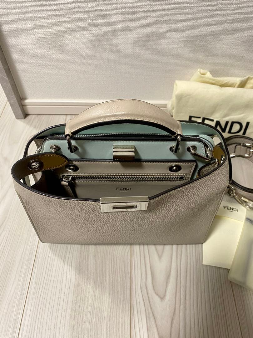 定価57.7万円 フェンディ ピーカブー ISeeU スモール　レザーバッグ