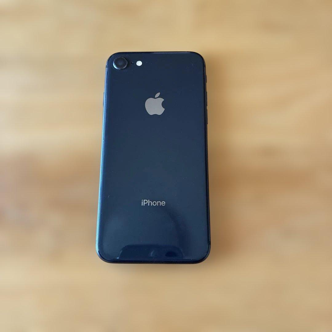 iPhone8本体　ブラック