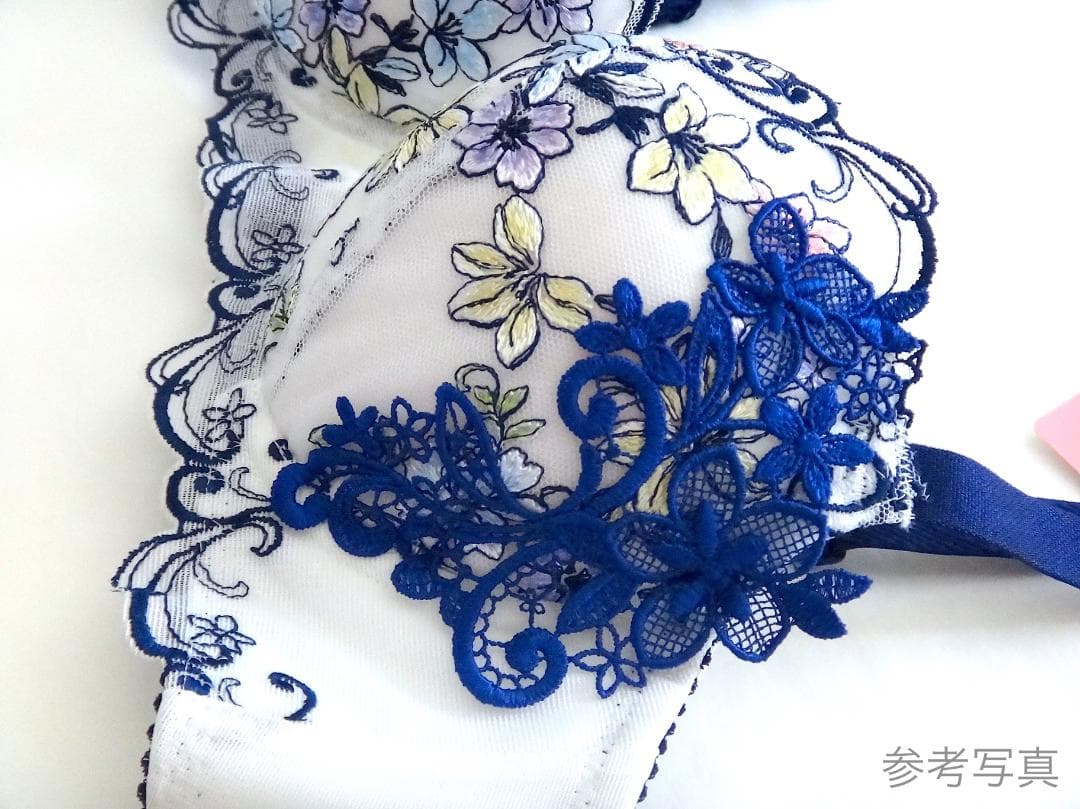 ワコール ルジェ ブラジャーF65 &ショーツM　白紺花柄