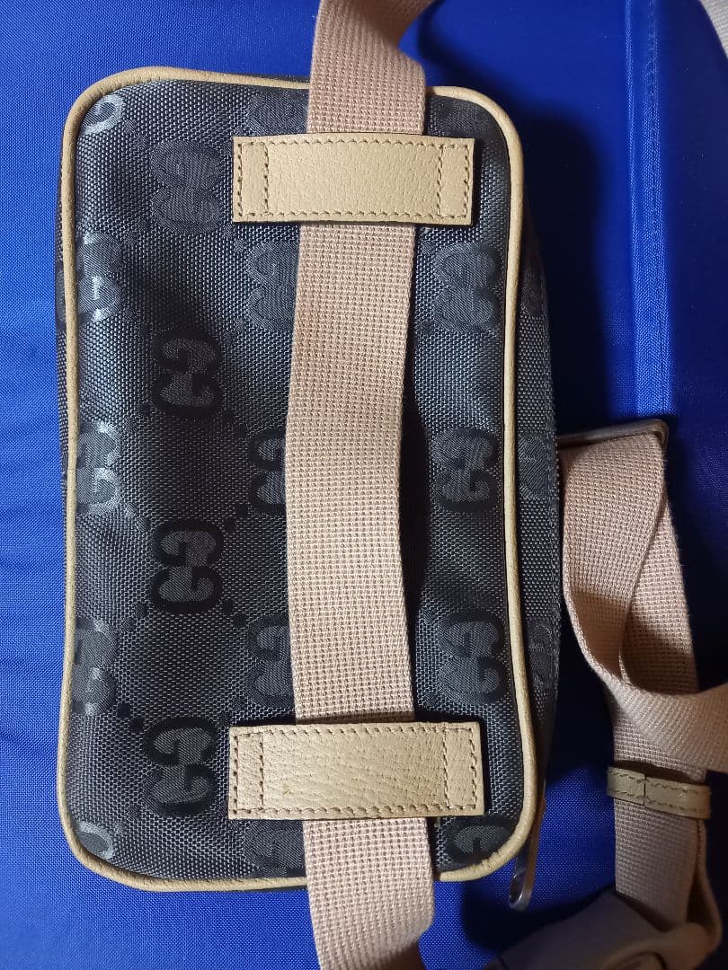 GUCCI　グッチ　ボディバッグ　グッチ オフ ザ グリッド