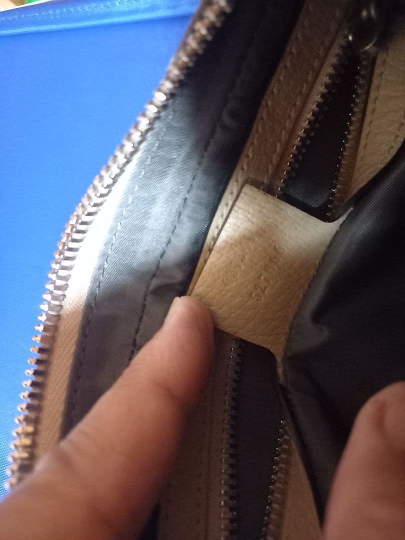 GUCCI　グッチ　ボディバッグ　グッチ オフ ザ グリッド