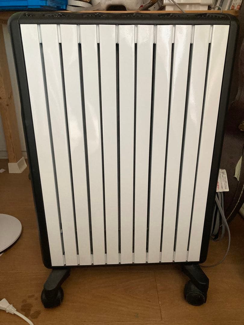 デロンギ　オイルヒーター　10畳〜13畳