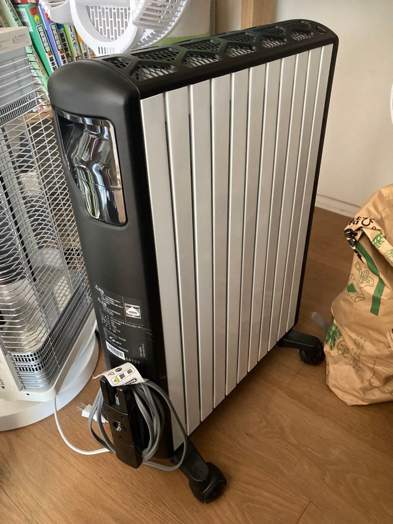 デロンギ　オイルヒーター　10畳〜13畳