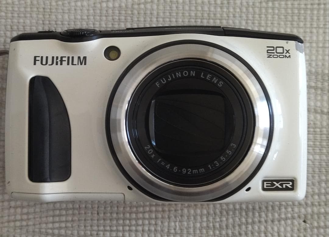 FUJIFILM デジタルカメラ F1000EXR ホワイト