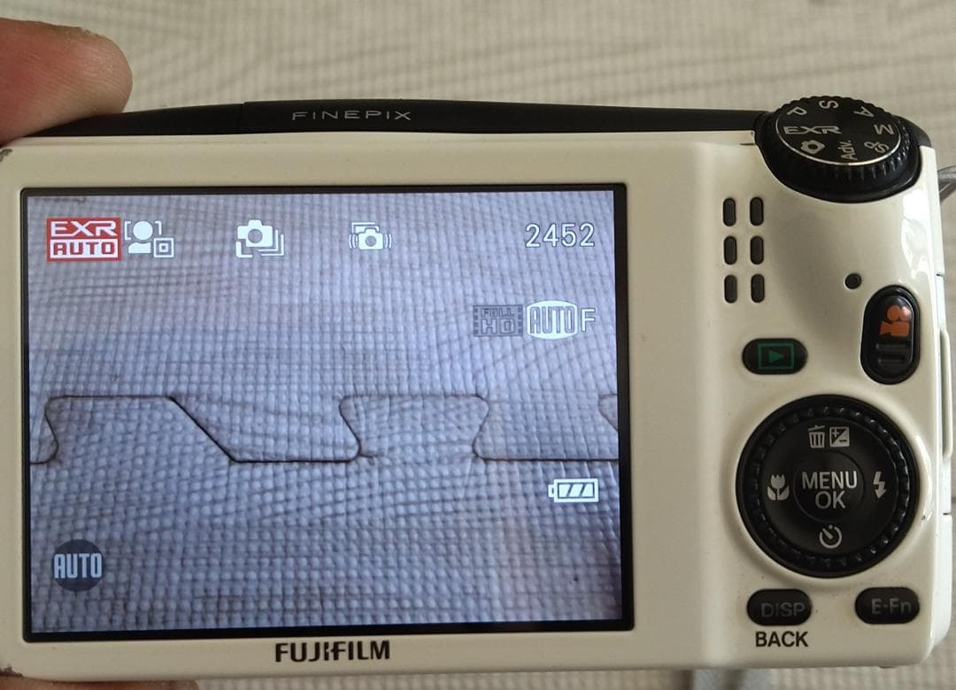 FUJIFILM デジタルカメラ F1000EXR ホワイト