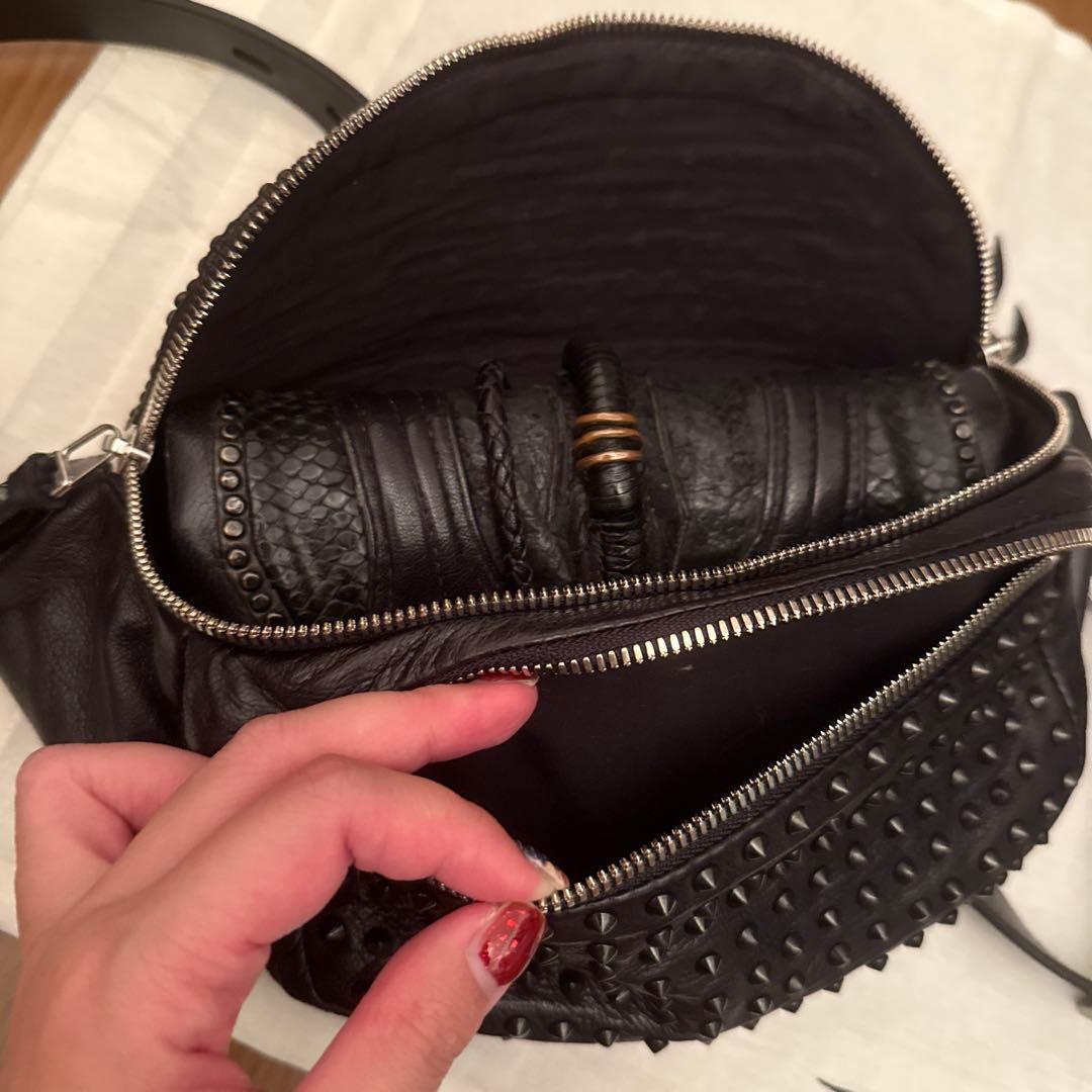 kmrii ボディバッグ レザー