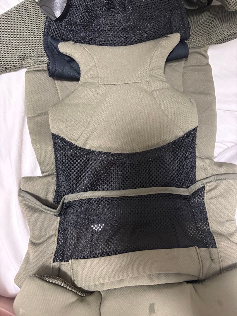 アップリカ　ラクリス　抱っこ紐 カーキ色　説明書、付属品付き