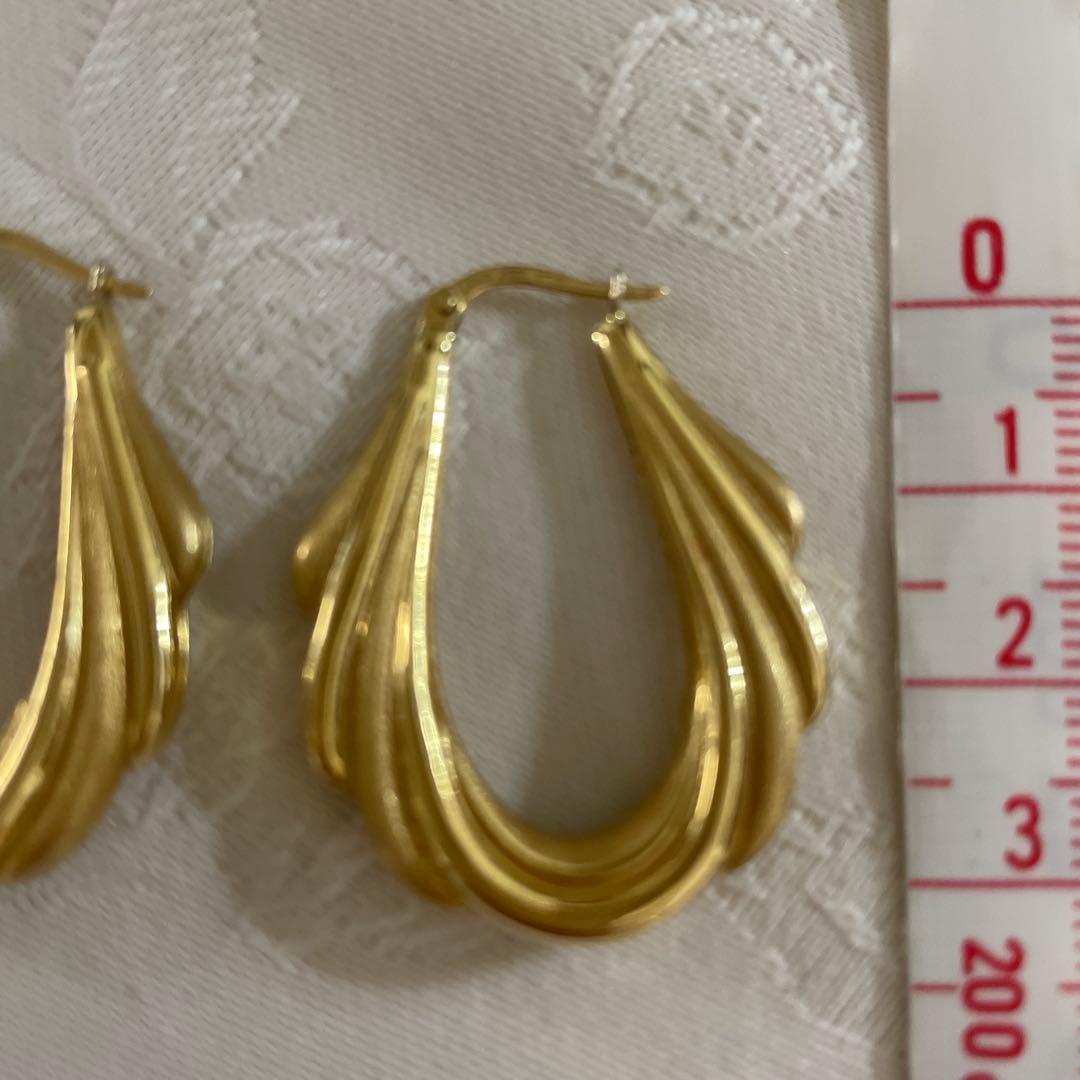 ウノアエレ　k18 750 ゴールド デザイン ピアス 大　フープ