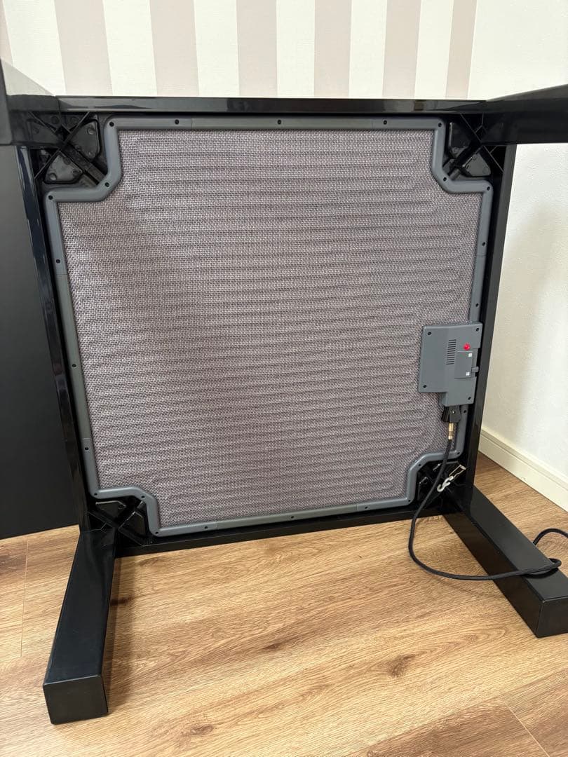 『カインズ』全面フラットヒーター　温度調整可能　正方形　黒