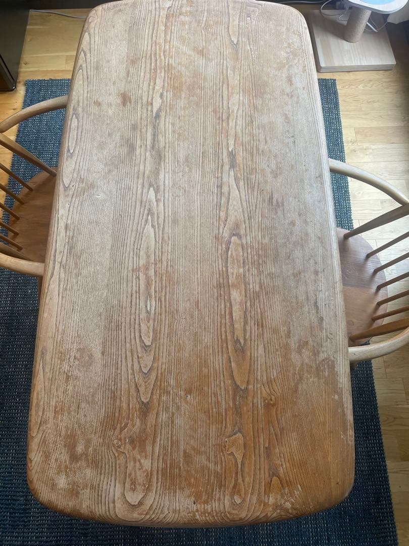 アーコール　ダイニングテーブル1台、肘掛けチェア2台　セット