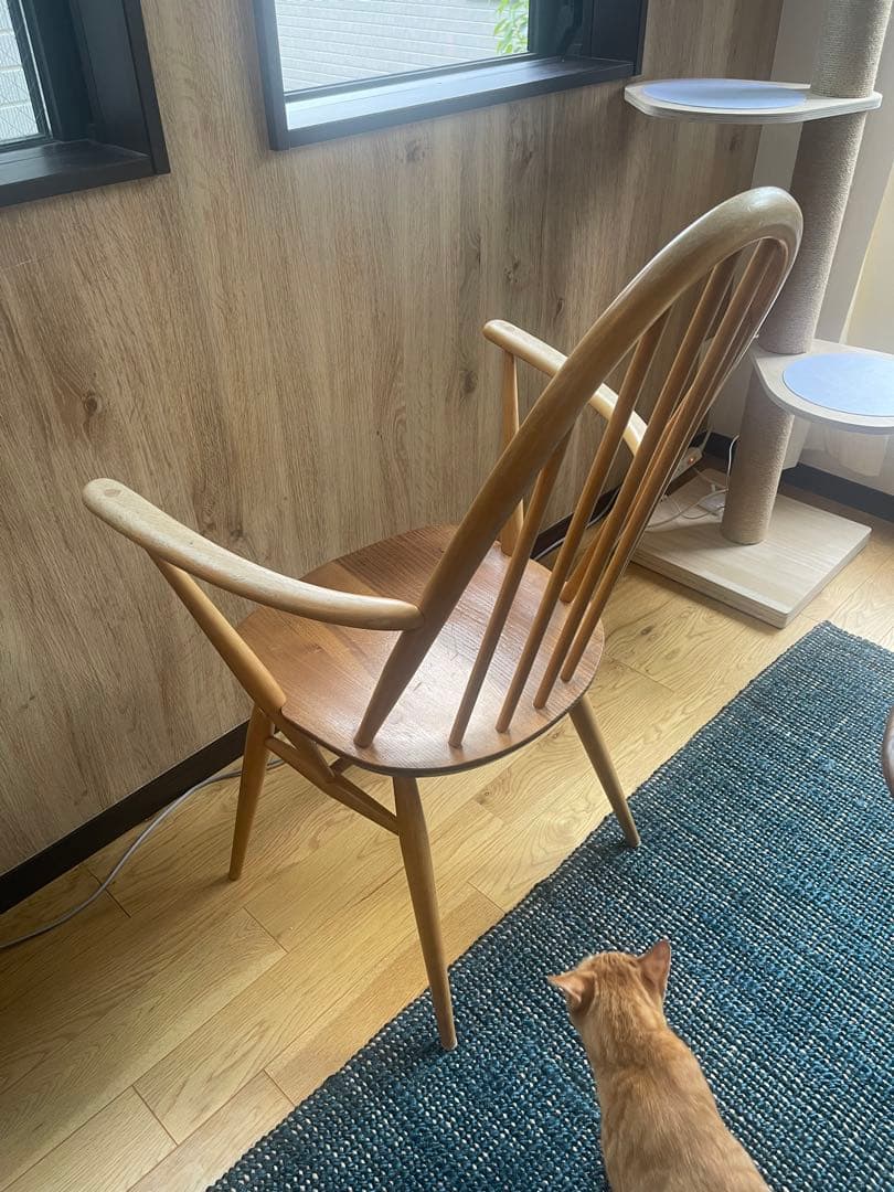 アーコール　ダイニングテーブル1台、肘掛けチェア2台　セット