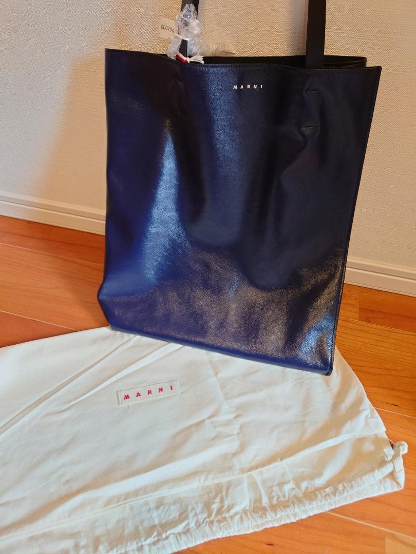 MARNI MUSEO レザートートバッグ　NAVY×BLACK 　O