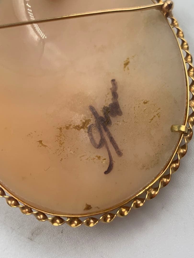 ヴィンテージ　大きめカメオ　k18 ブローチ　作家サインあり