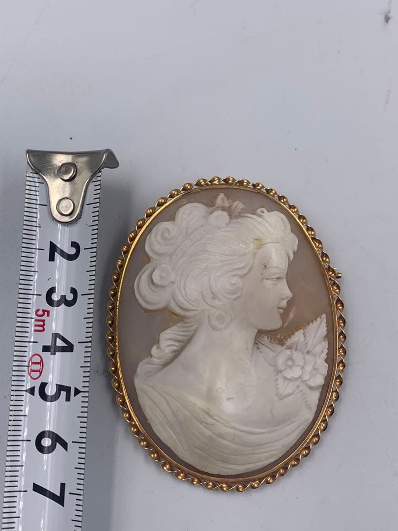 ヴィンテージ　大きめカメオ　k18 ブローチ　作家サインあり
