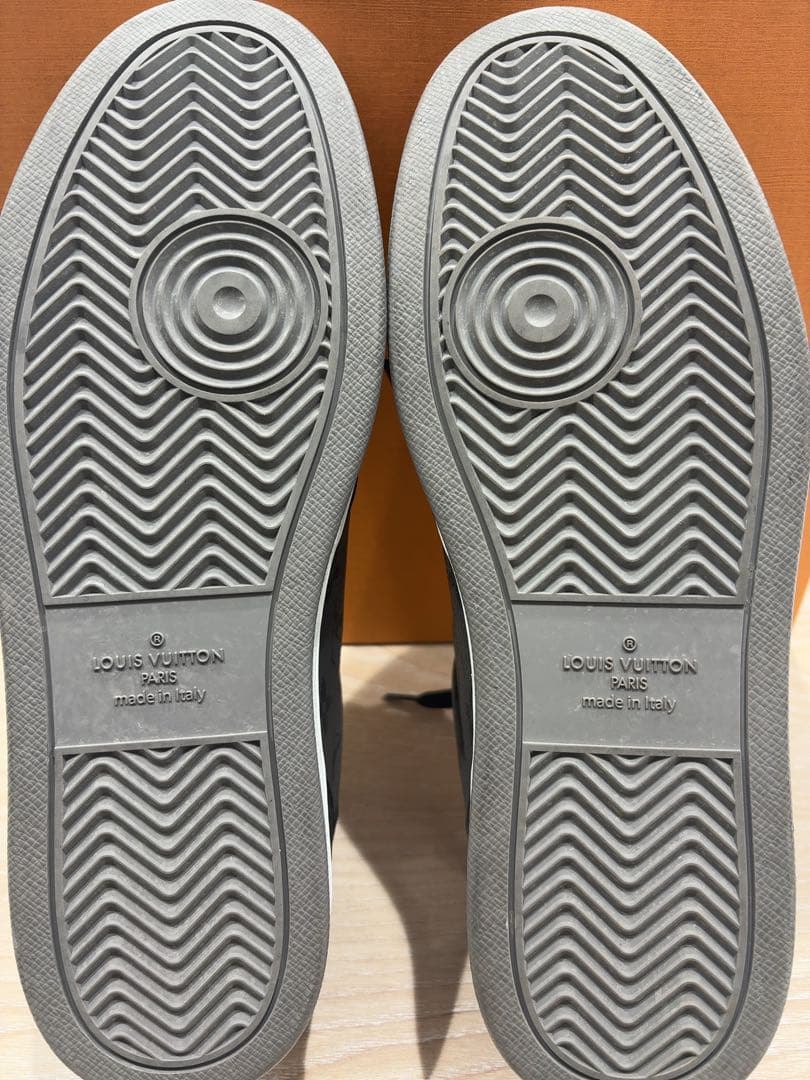 極美品 ルイヴィトン スニーカー リヴォリライン モノグラム エクリプス 8