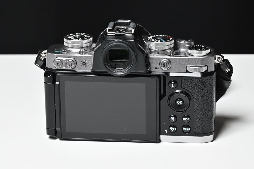 芝*ぬ様 ニコン Zfc ミラーレスカメラ　DX16-50mm VR SL レン