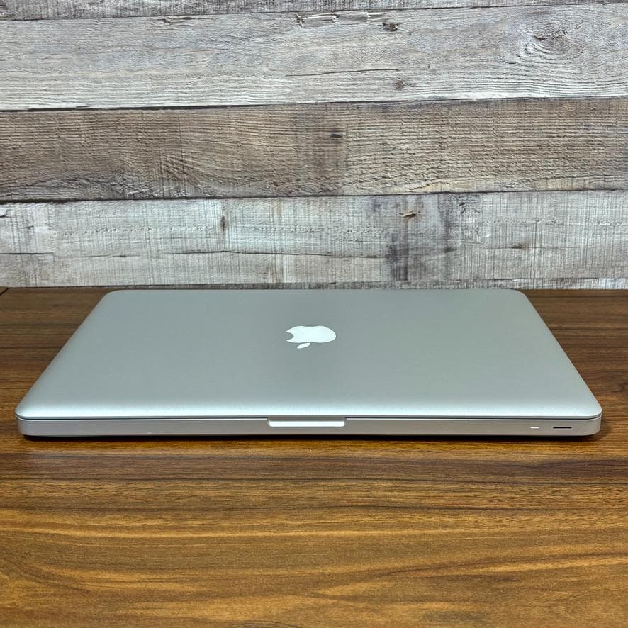 MacBook Pro i7 SSD512GB 16GBメモリ 新品バッテリー