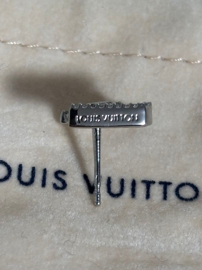 LV アイコニック ストラスピアス