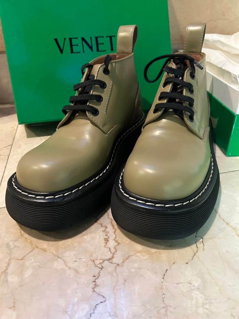 BOTTEGA VENETA 厚底ブーツ オリーブグリーン