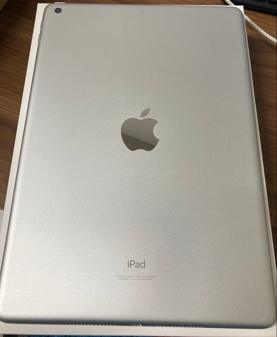 【美品】iPad (第9世代) 64GB/シルバー