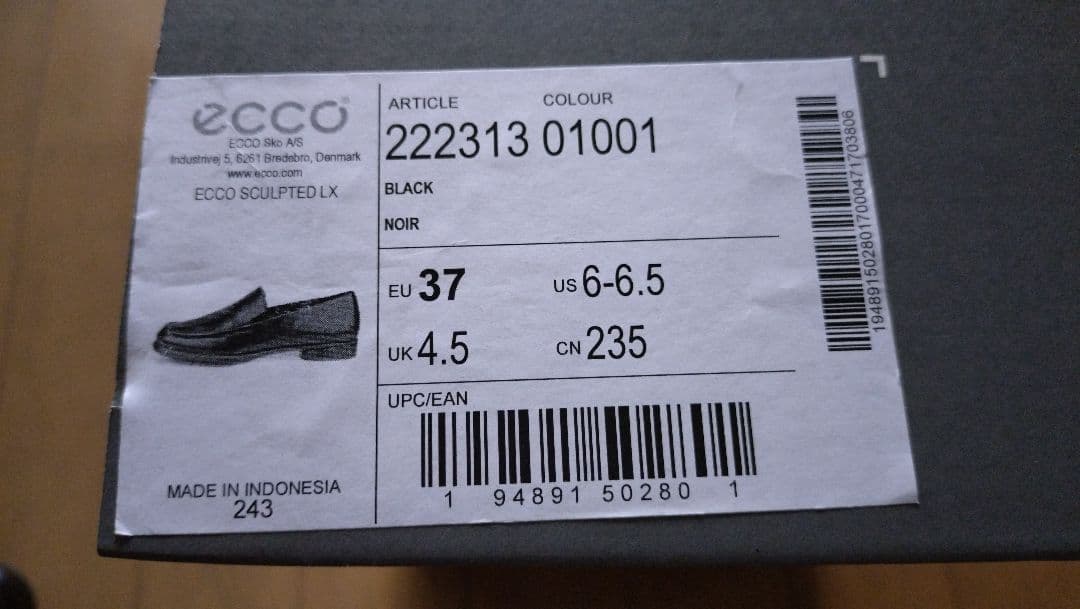 ecco スリッポン　ブラックレザー ローファー型