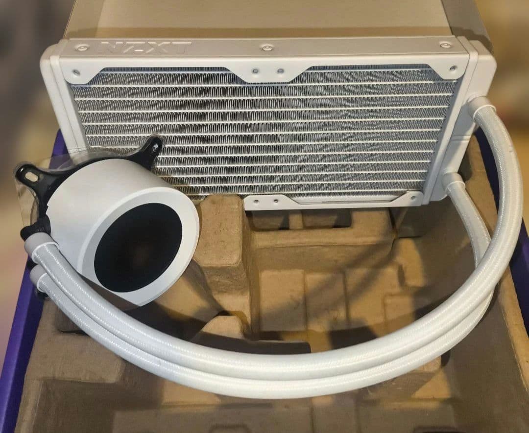 NZXT KRAKEN Elite 240 RGB LCD付き水冷クーラ 箱有り