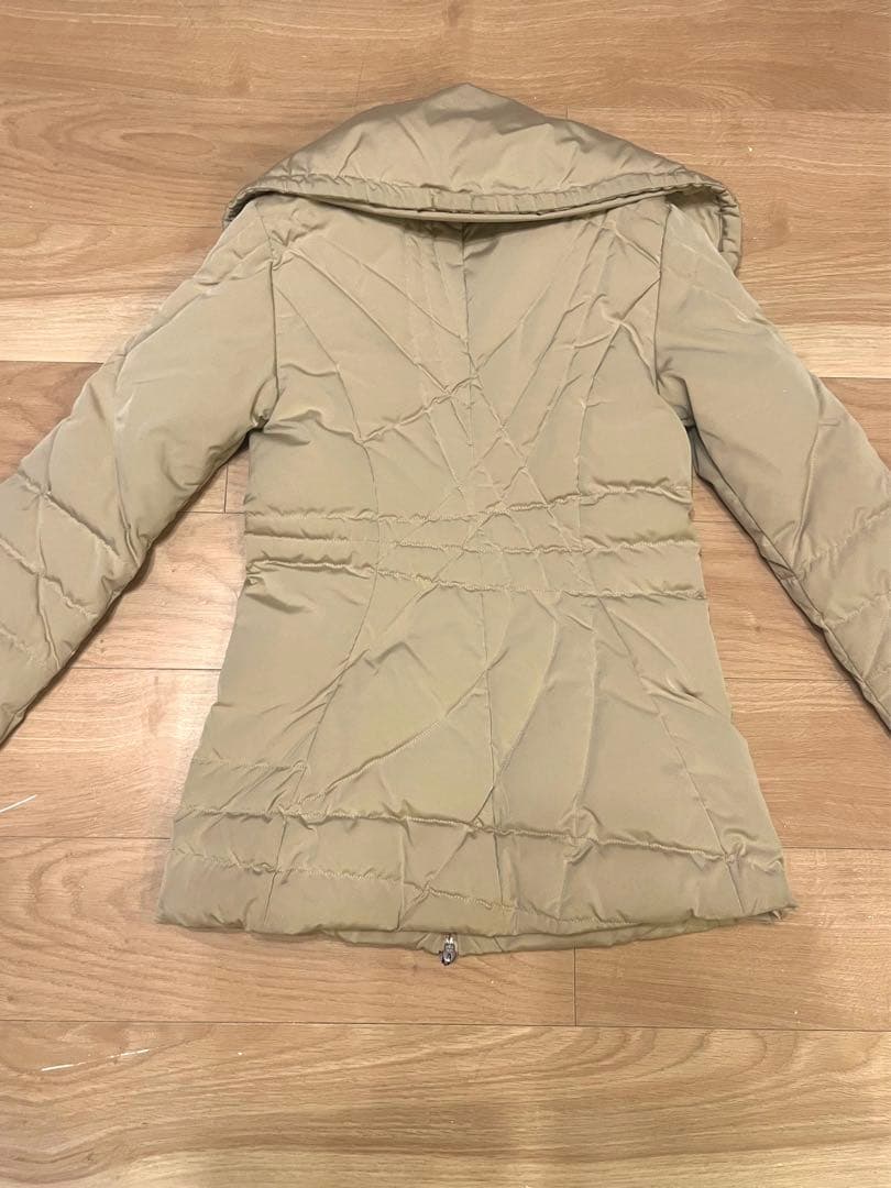 再値下げ！MONCLER ベージュ ダウンジャケット