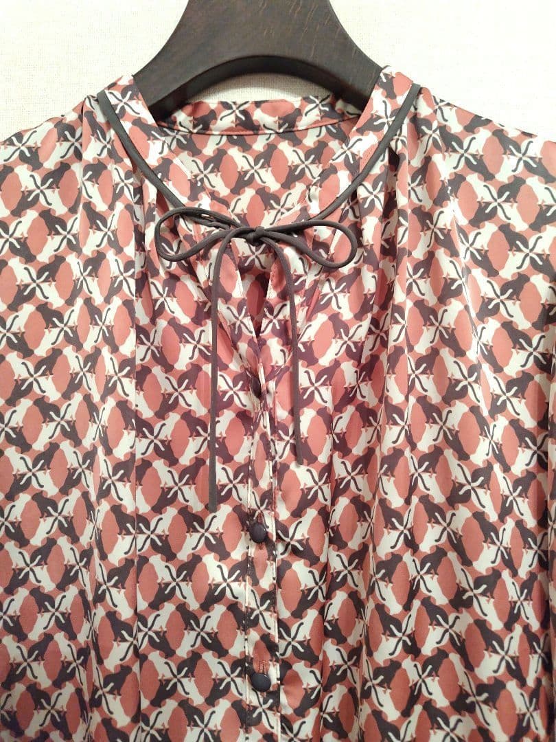 ANAYI アナイ キャットプリントパフスリーブ ブラウス　ピンク系　38