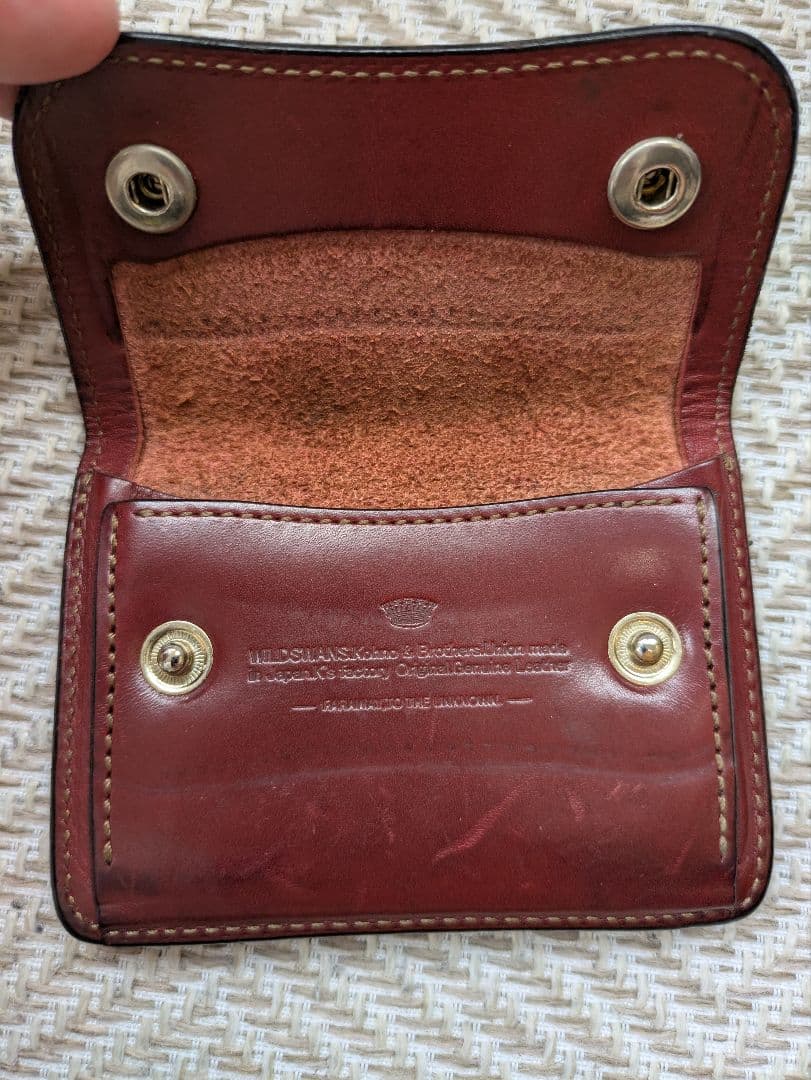 ワイルドスワンズ タング サドルプルアップ バーガンディ 王冠長文ロゴ