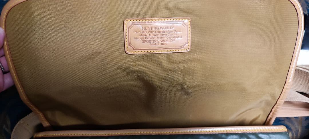 HUNTING WORLD オリーブグリーン ショルダーバッグ