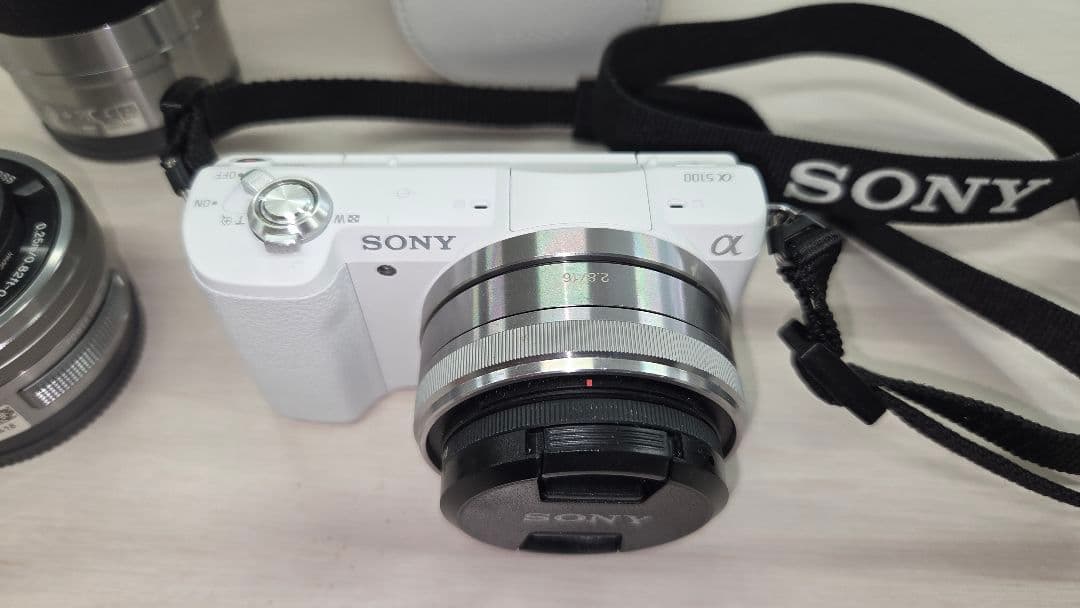 Sony α5100　ソニー ミラーレス　望遠、標準、単焦点　レンズ3本付