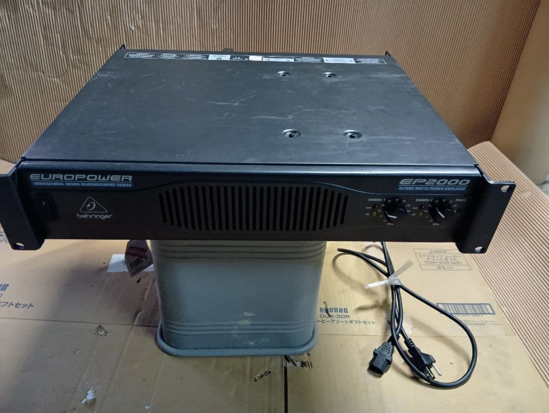 Behringer EUROPOWER EP2000 パワーアンプ