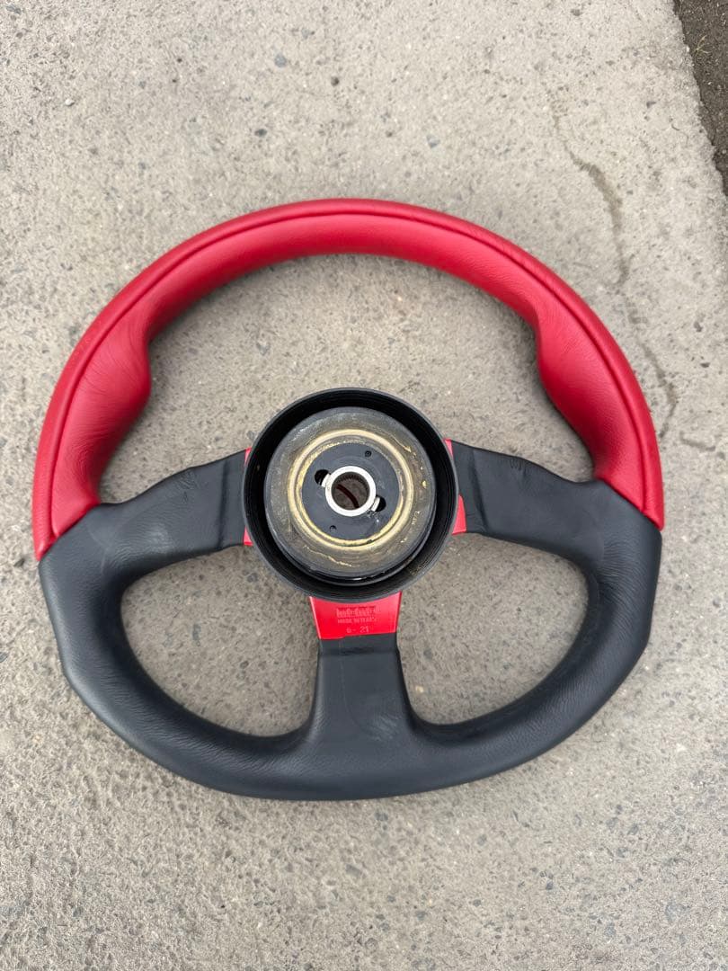 MOMO 赤/黒 ステアリングホイール 3本スポーク