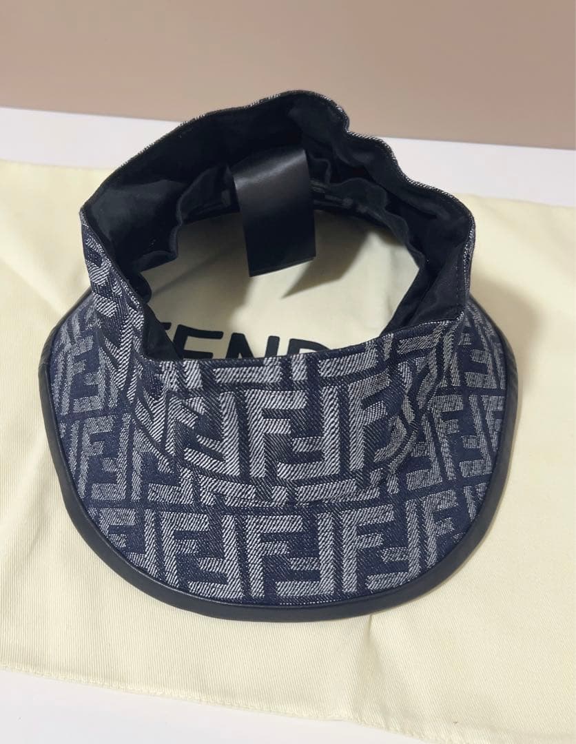 FENDIフェンディ　サンバイザー